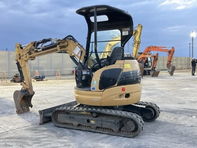 MINI EXCAVATOR — Auction (lot 8457-177)