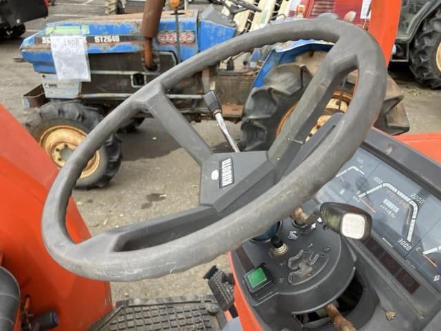 Tractor — Auction (lot 8457-1817)