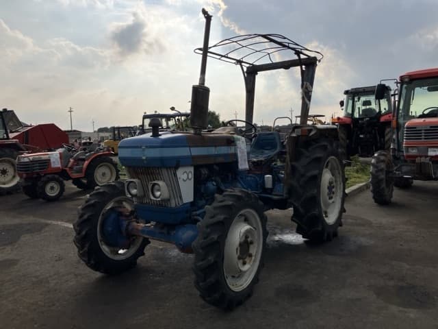 Tractor — Auction (lot 8457-1820)