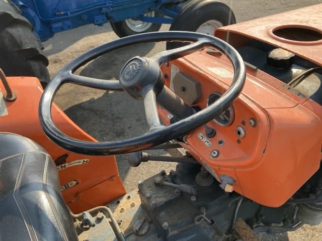 Tractor — Auction (lot 8457-1824)