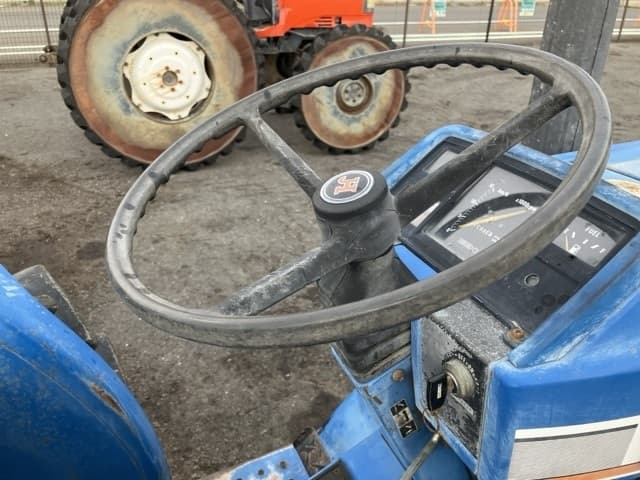 Tractor — Auction (lot 8457-1825)