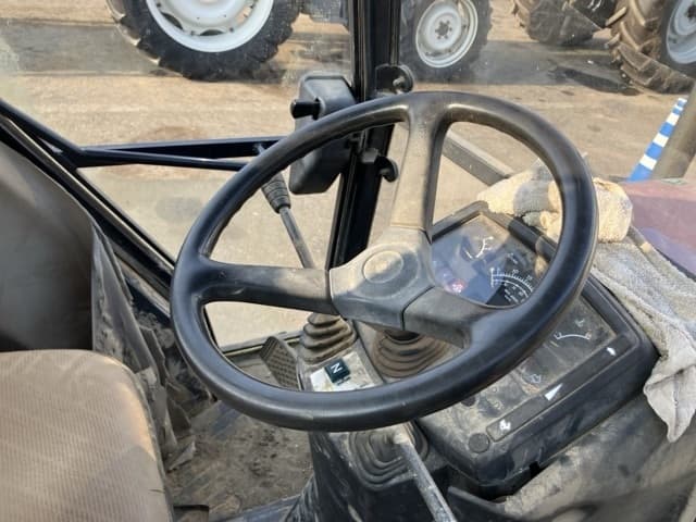 Tractor — Auction (lot 8457-1831)