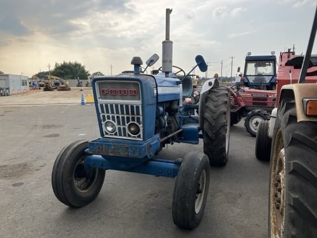 Tractor — Auction (lot 8457-1832)