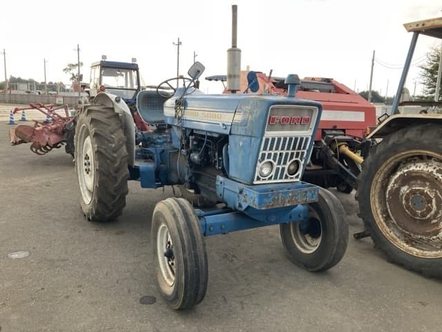Tractor — Auction (lot 8457-1832)