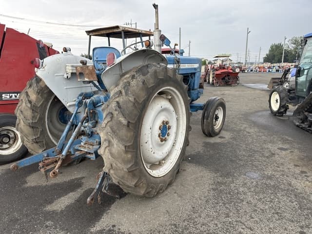 Tractor — Auction (lot 8457-1832)