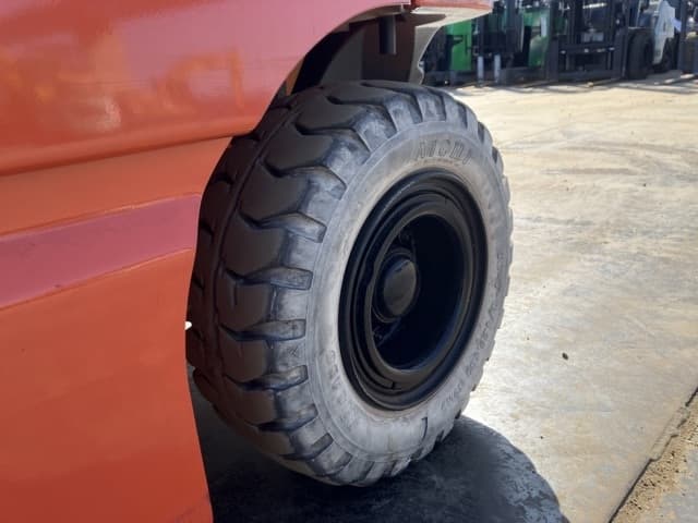 Battery Forklift — Auction (lot 8457-19002)