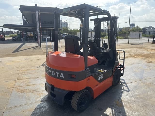 Battery Forklift — Auction (lot 8457-19012)