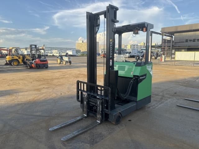 Reach Forklift — Auction (lot 8457-19015)