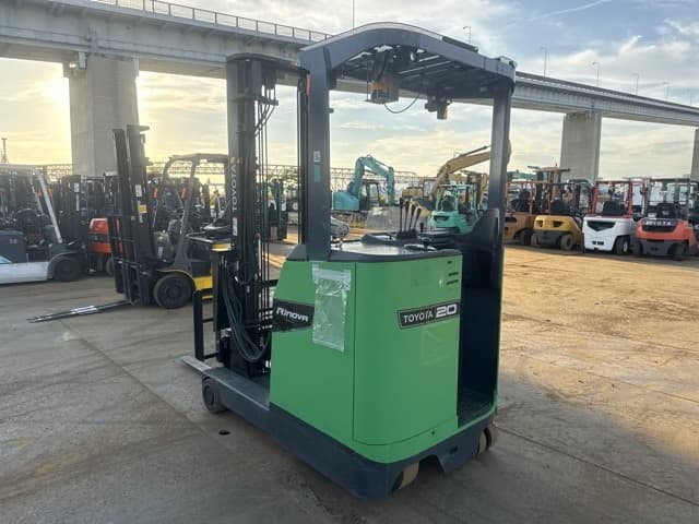 Reach Forklift — Auction (lot 8457-19015)