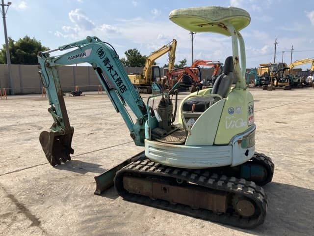 MINI EXCAVATOR — Auction (lot 8457-200)