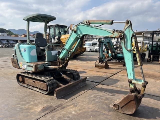 MINI EXCAVATOR — Auction (lot 8457-20003)