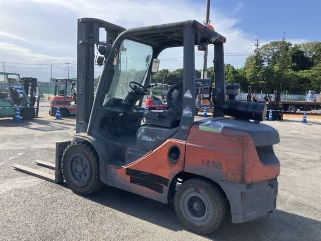 Forklift — Auction (lot 8457-2001)