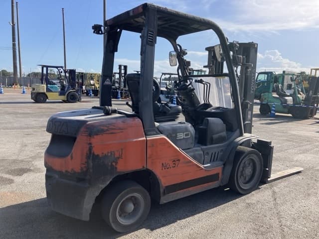 Forklift — Auction (lot 8457-2004)
