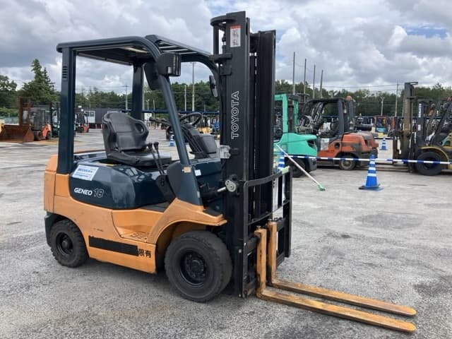 Forklift — Auction (lot 8457-2009)