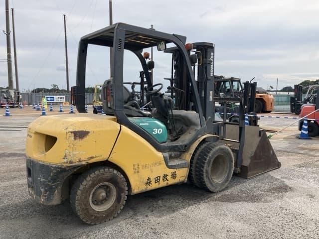 Forklift — Auction (lot 8457-2032)
