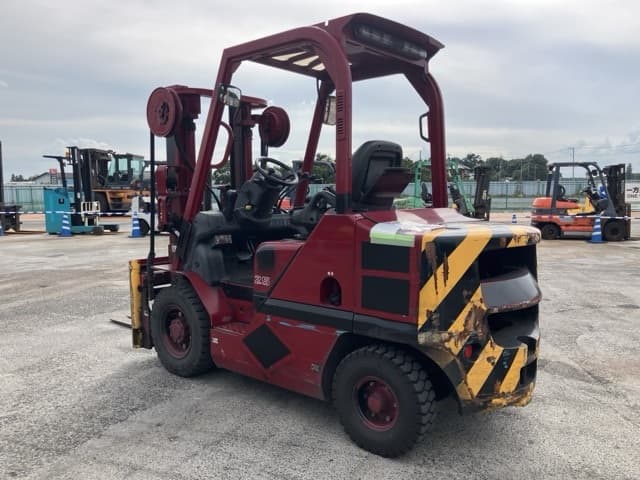Forklift — Auction (lot 8457-2033)