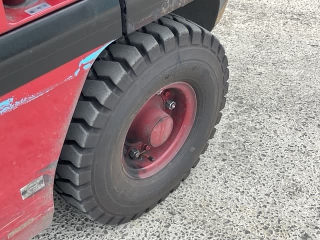 Forklift — Auction (lot 8457-2033)