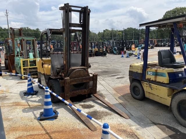 Forklift — Auction (lot 8457-2039)