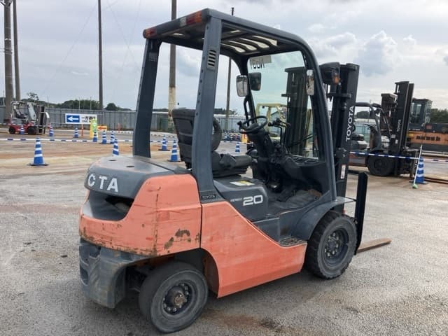 Forklift — Auction (lot 8457-2041)