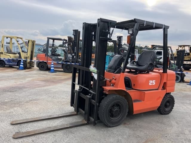 Forklift — Auction (lot 8457-2042)