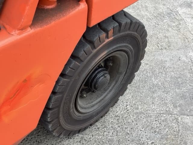 Forklift — Auction (lot 8457-2042)