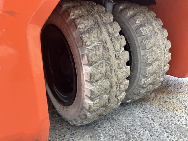 Battery Forklift — Auction (lot 8457-2046)