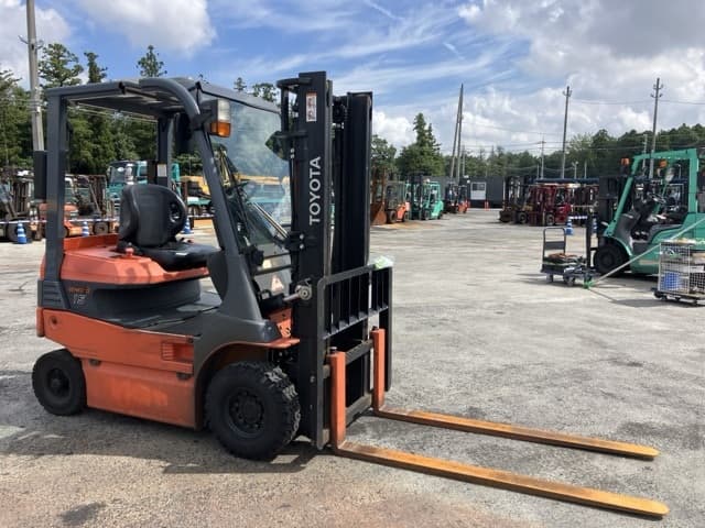 Battery Forklift — Auction (lot 8457-2047)