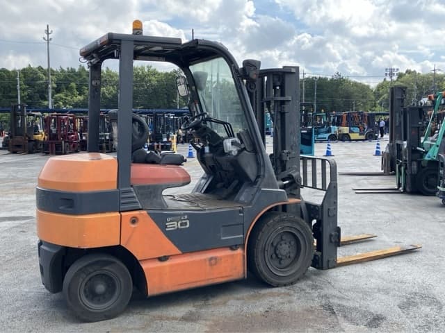 Battery Forklift — Auction (lot 8457-2049)
