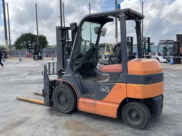 Battery Forklift — Auction (lot 8457-2049)