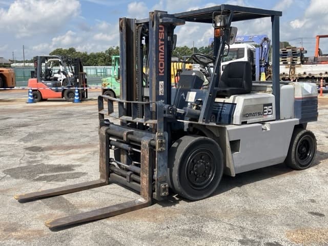 Forklift — Auction (lot 8457-2052)