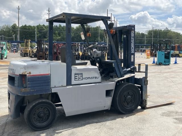 Forklift — Auction (lot 8457-2052)