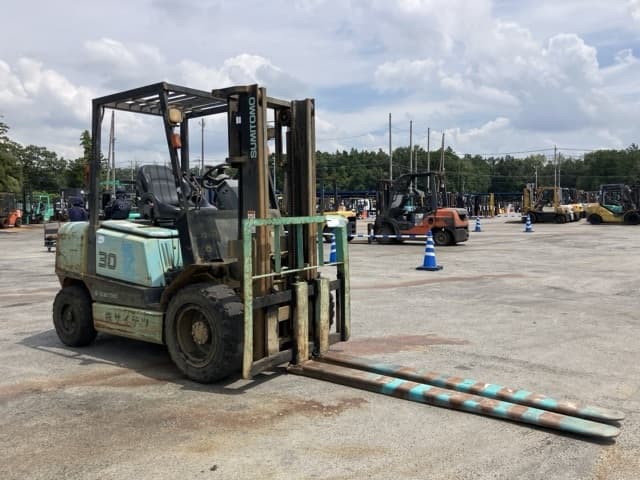 Forklift — Auction (lot 8457-2056)