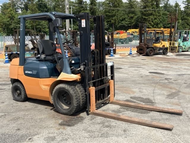Forklift — Auction (lot 8457-2057)