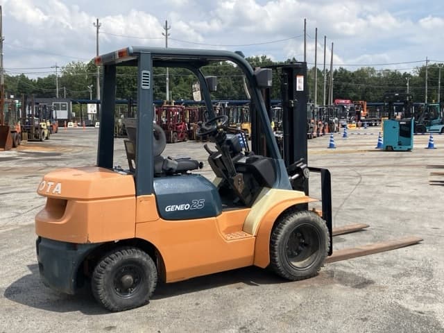 Forklift — Auction (lot 8457-2057)