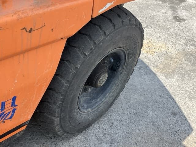 Forklift — Auction (lot 8457-2059)