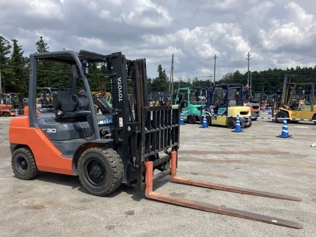Forklift — Auction (lot 8457-2060)