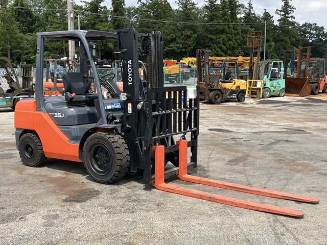 Forklift — Auction (lot 8457-2061)