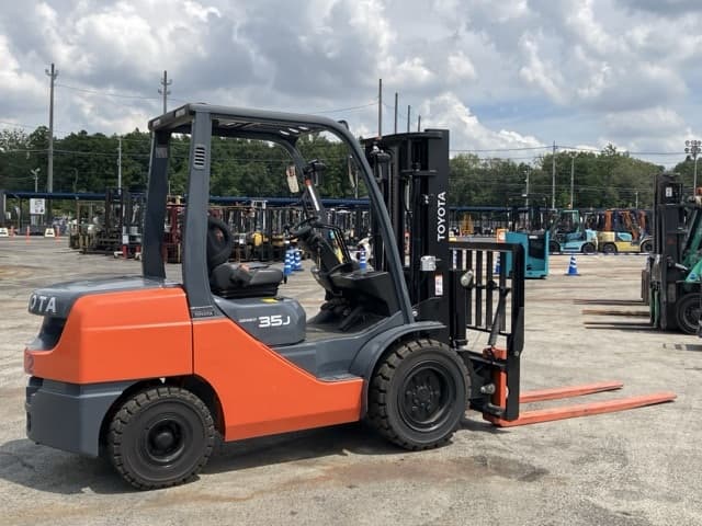 Forklift — Auction (lot 8457-2061)