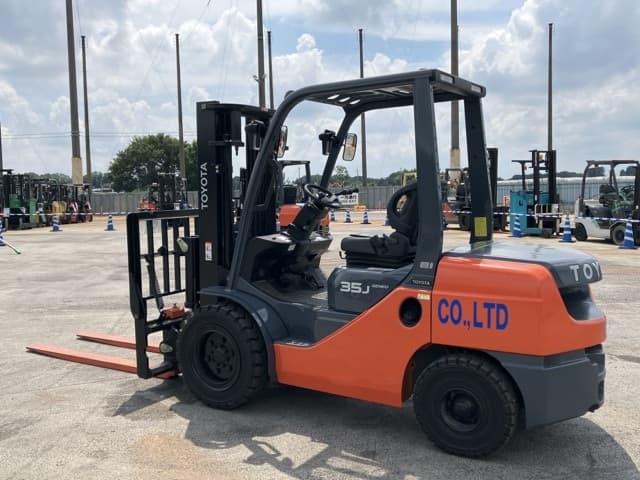 Forklift — Auction (lot 8457-2061)