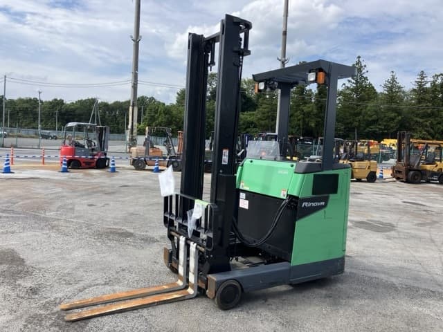 Reach Forklift — Auction (lot 8457-2064)