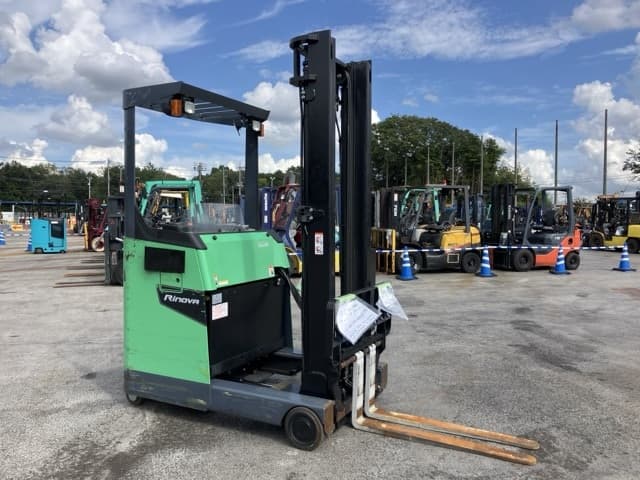 Reach Forklift — Auction (lot 8457-2064)