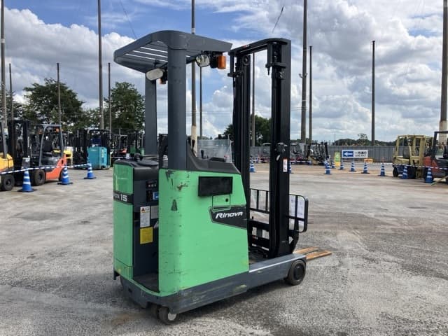 Reach Forklift — Auction (lot 8457-2064)