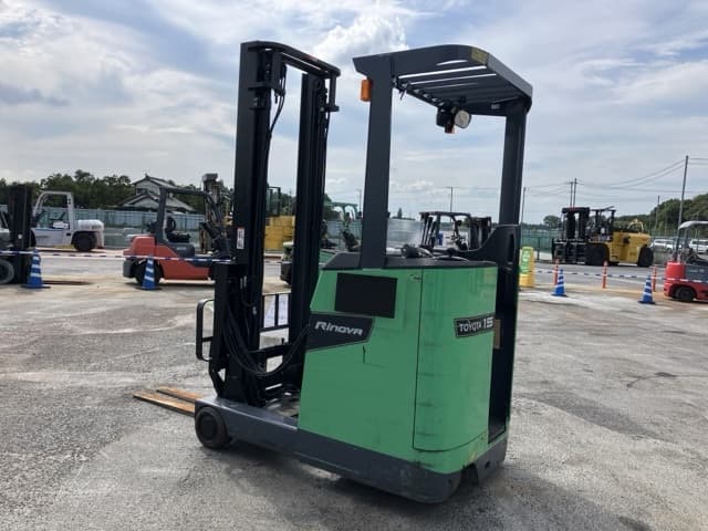 Reach Forklift — Auction (lot 8457-2064)
