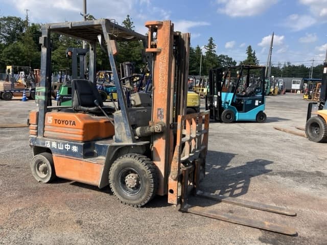 Forklift — Auction (lot 8457-2066)