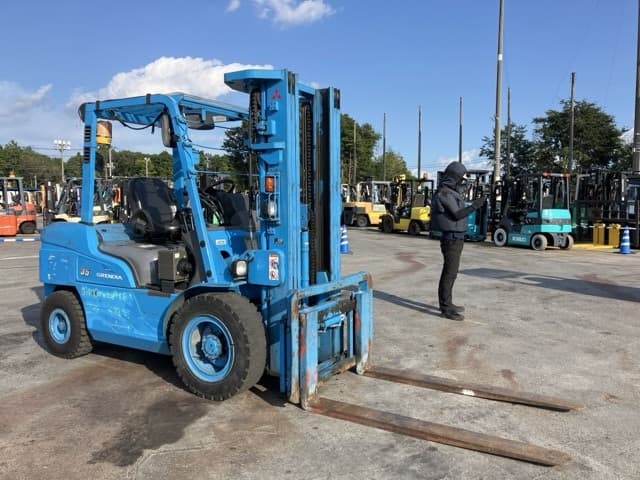 Forklift — Auction (lot 8457-2070)