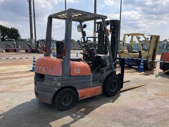 Forklift — Auction (lot 8457-2074)