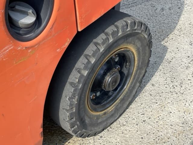 Forklift — Auction (lot 8457-2075)