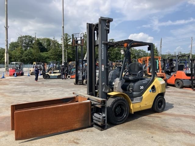 Forklift — Auction (lot 8457-2077)
