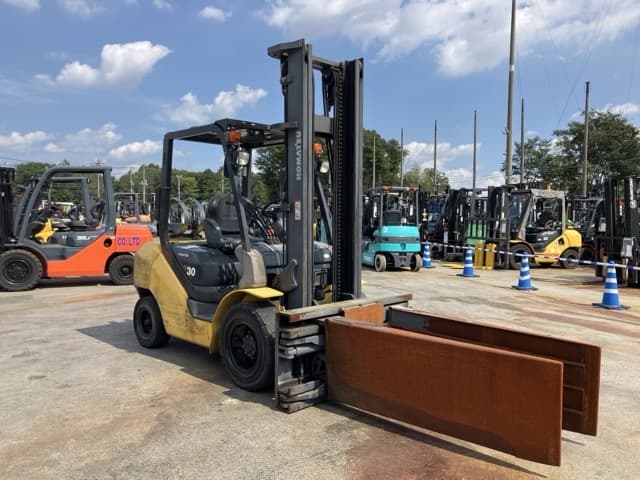 Forklift — Auction (lot 8457-2077)