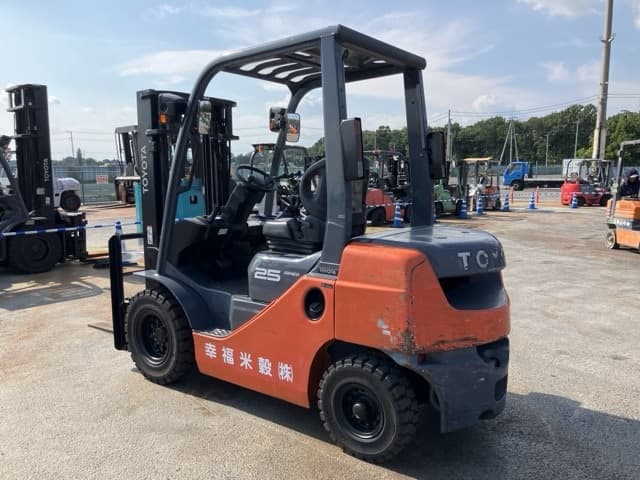Forklift — Auction (lot 8457-2080)